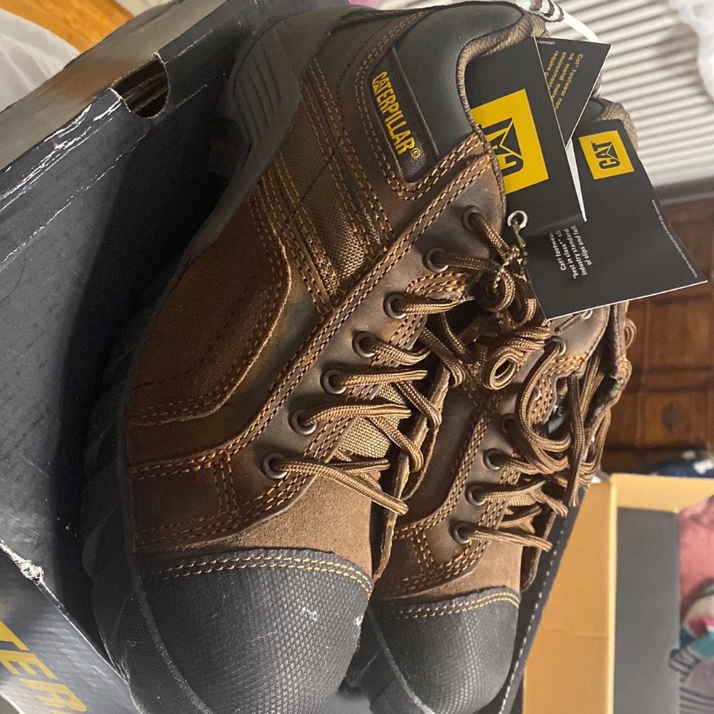 Caterpillar slip resistant boot shoe. Size 9.5 steel toe